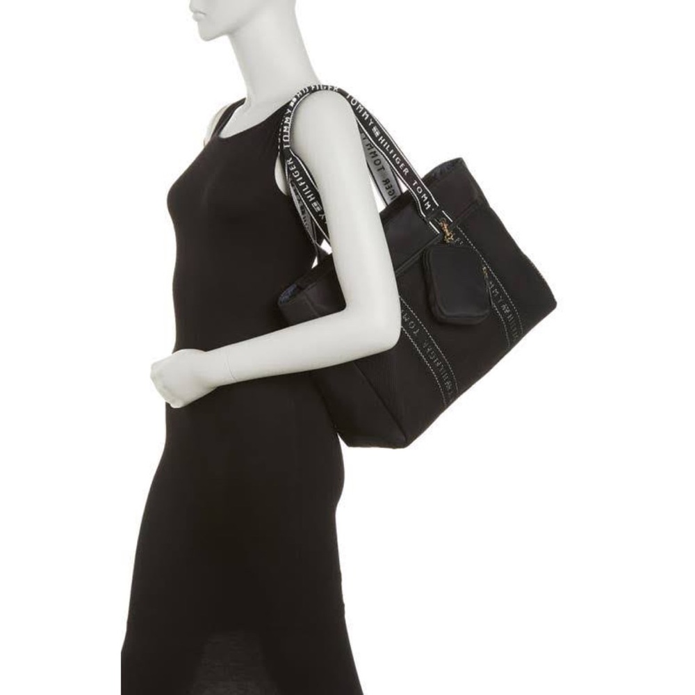 * NWT * || Tommy Hilfiger Nylon Tote ||
